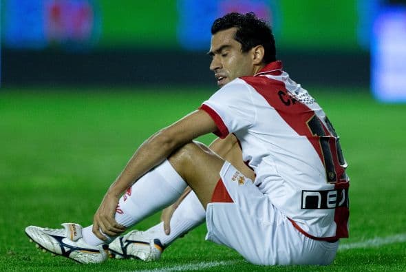 La temporada 2013-14 la pasó con el Rayo Vallecano, donde luego de un arranque prometedor sufrió una lesión, tras lo cual no volvió a gozar de la confianza del DT.