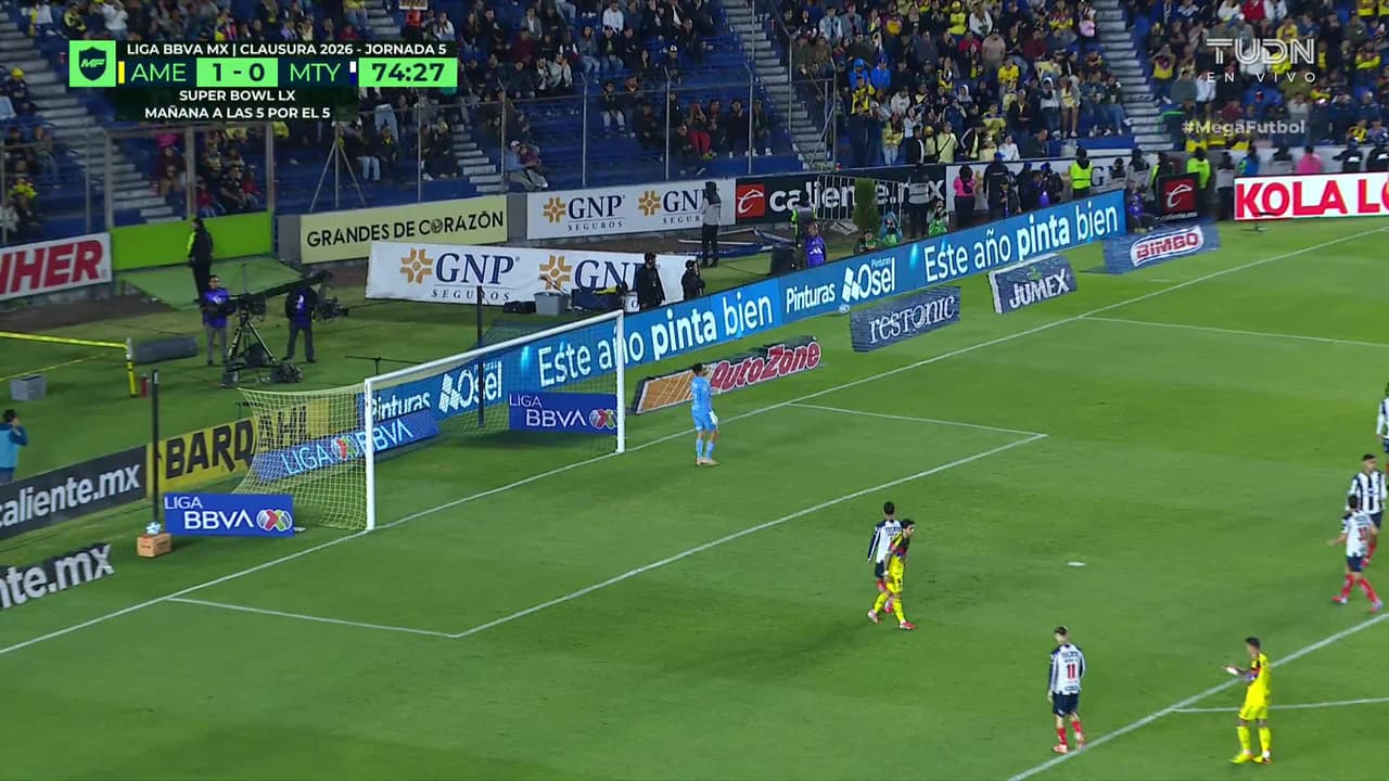 ¡TIRO ATAJADO! disparo por Kevin Álvarez.