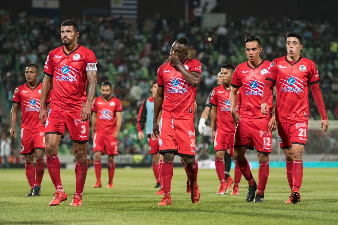 Tristeza entre los jugadores poblanos, que estaban rubricando un buen partido, pero sin afinar la puntería frenta al arco.
