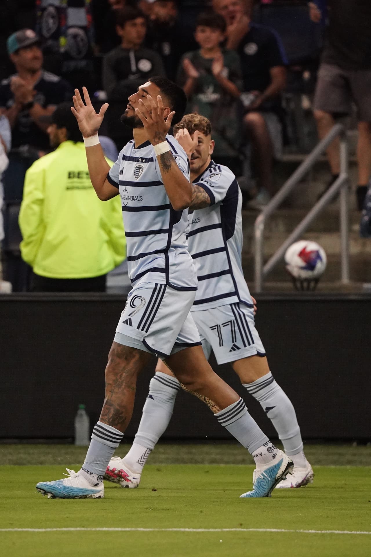 Defensor - ROBERT CASTELLANOS (Sporting Kansas City)