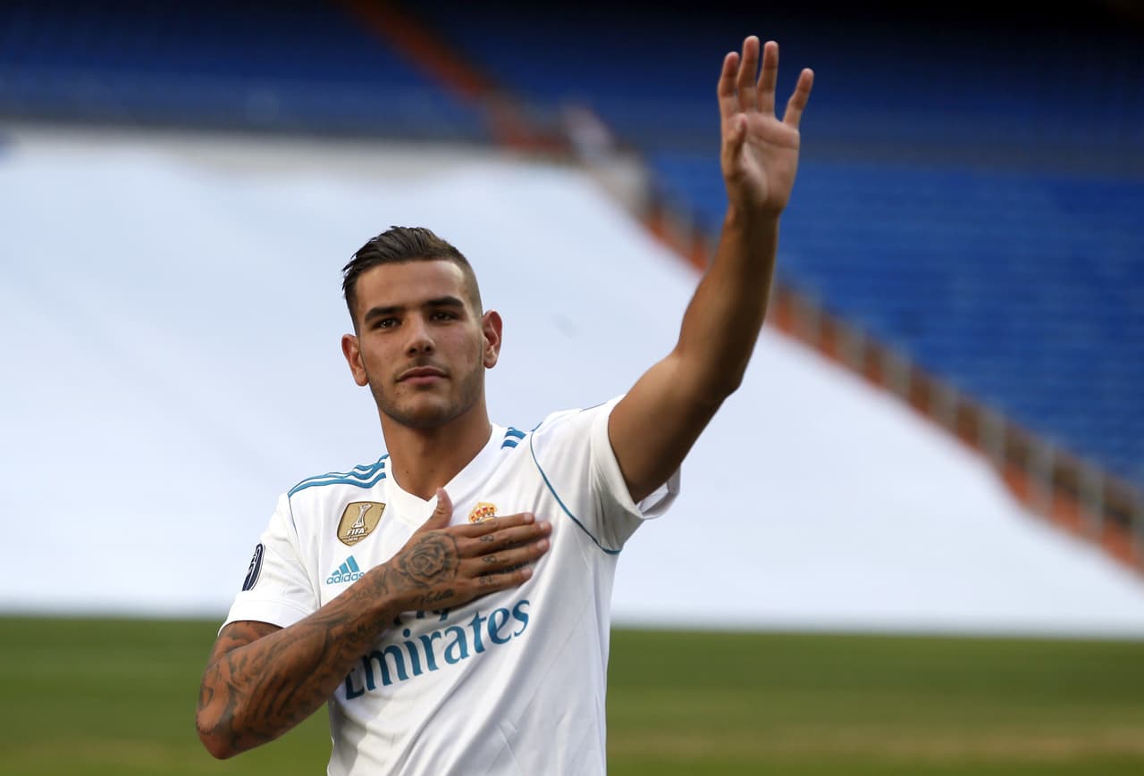 Sobre Marcelo, lateral izquierdo titular en Real Madrid y con quien compartirá el puesto, Hernández aseguró que "es el mejor lateral del mundo".