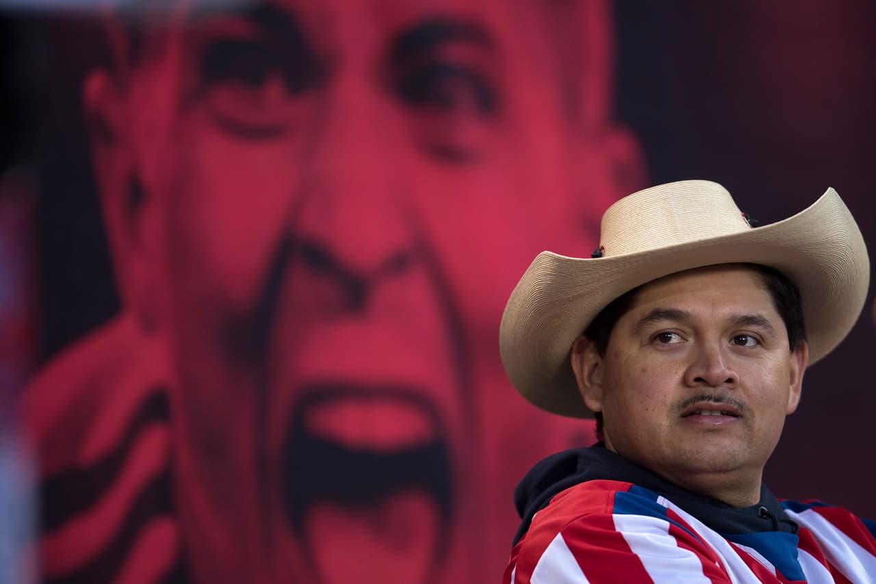 Los fanáticos de las Chivas llegaron hasta New Jersey para acomapañar al Rebaño en una jornada que genera mucha expectactiva después del triunfo en suelo tapatío la semana pasada. Mucho colorido, música y buen ambiente para la semifinal de la Concacaf Liga de Campeones.