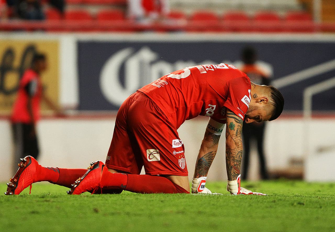 Yosgart Gutiérrez, guardameta de los hidrocálidos, poco pudo hacer en ambos goles de los visitantes. Aquí luce frustrado tras el 2-0.