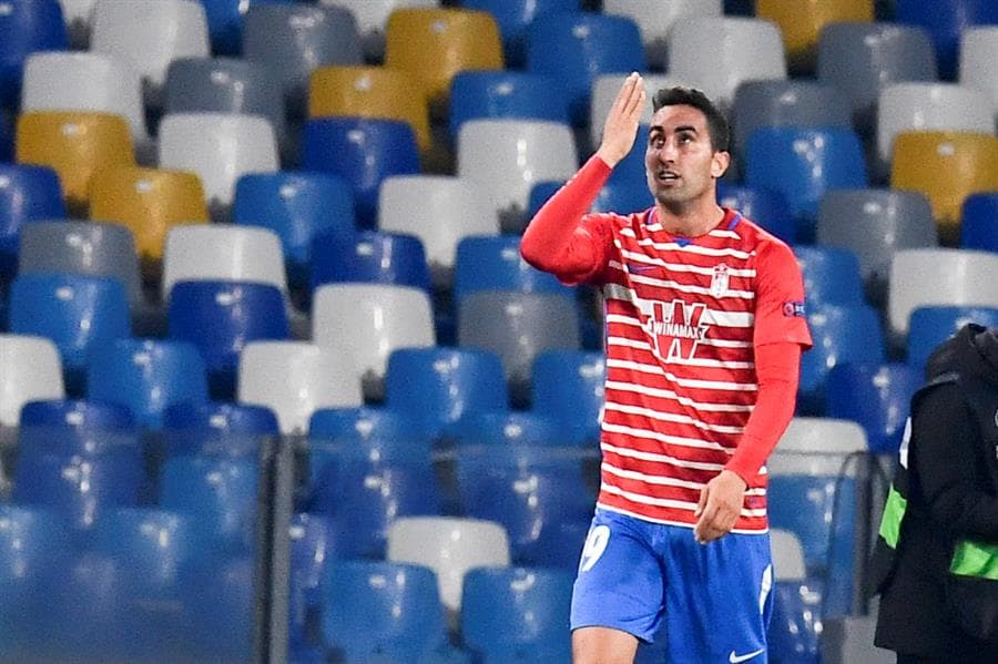 Napoli pierde ante Granada y queda fuera de la UEFA Europa League. El partido terminó con un marcador global 2-3 a favor de los rojiblancos. Zielinzki y Rui Peña anotaron para los de Gattuso, pero el tanto de Montoro sentenció la tarde para los 'gli azzurri'; Hirving Lozano no tuvo participación por lesión.