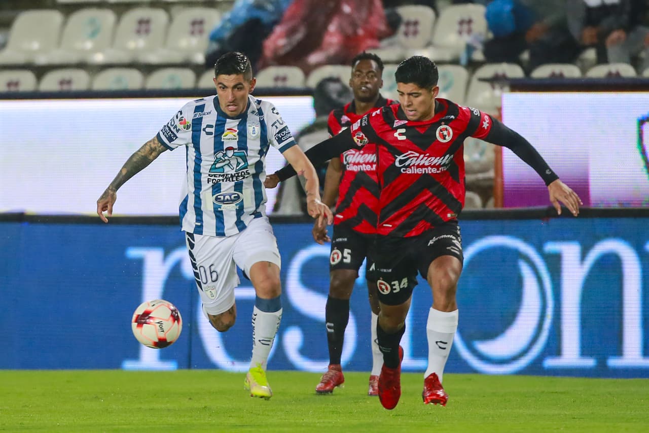 Pachuca perdonó a Xolos y hasta se dio el lujo de fallar un penal por conducto de Nico Ibáñez. El punto le alcanzó para recuperar el liderato por la diferencia de goles.