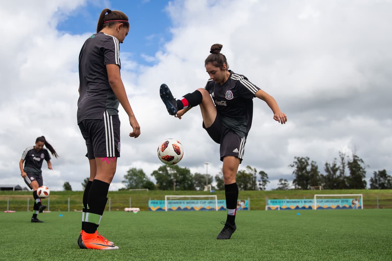 Marcelo, Silvana y Tatiana Flores ya presumen ser jugadores de Arsenal y Selección Mexicana.