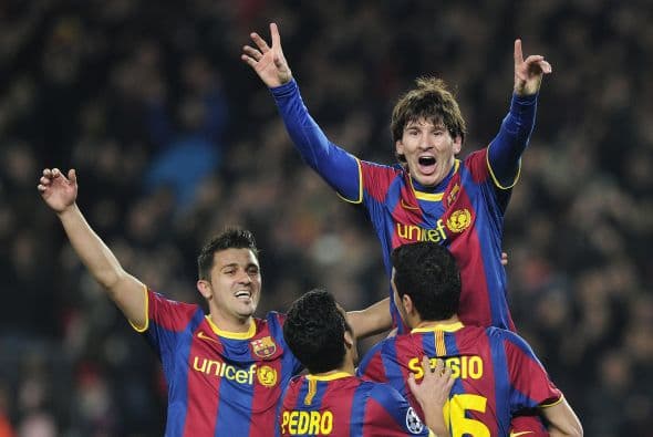 El Arsenal sería testigo de la magia de Messi, el argentino anotaría cuatro goles con el Barcelona ante el equipo inglés para establecer el récord para un jugador con más goles en un partido en la Liga de Campeones.