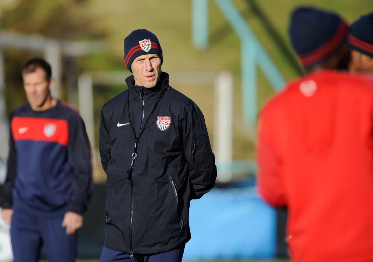 Bob Bradley - Inició su carrera como asistente de Bruce Arena en D.C. United en 1996. Dos años después, se fue al Chicago Fire donde ganó la Copa MLS y la U.S. Open Cup en 1998, en la temporada inaugural del club.