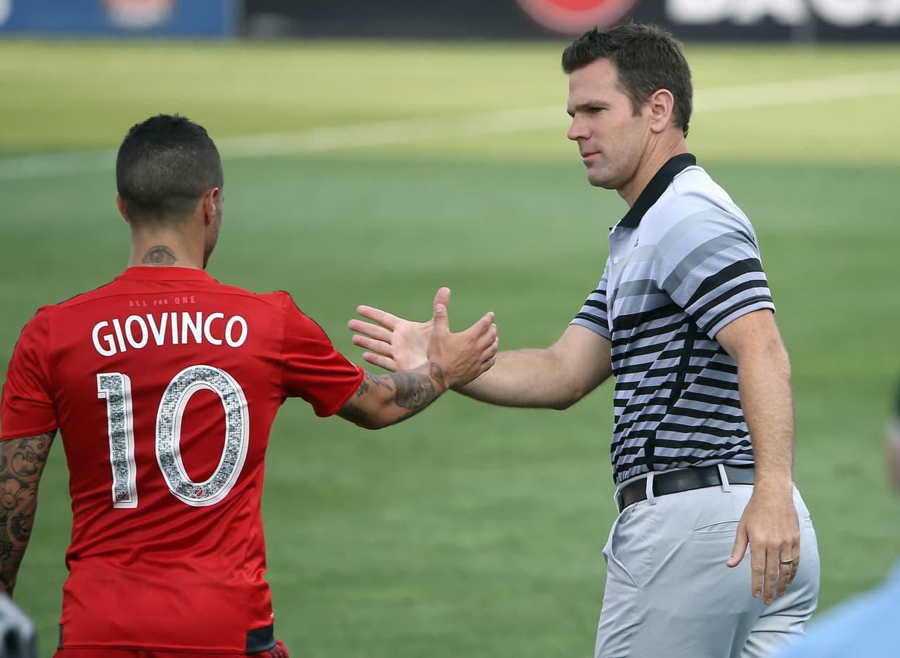 Greg Vanney, técnico de Toronto FC y su estrella Sebastian Giovinco.
