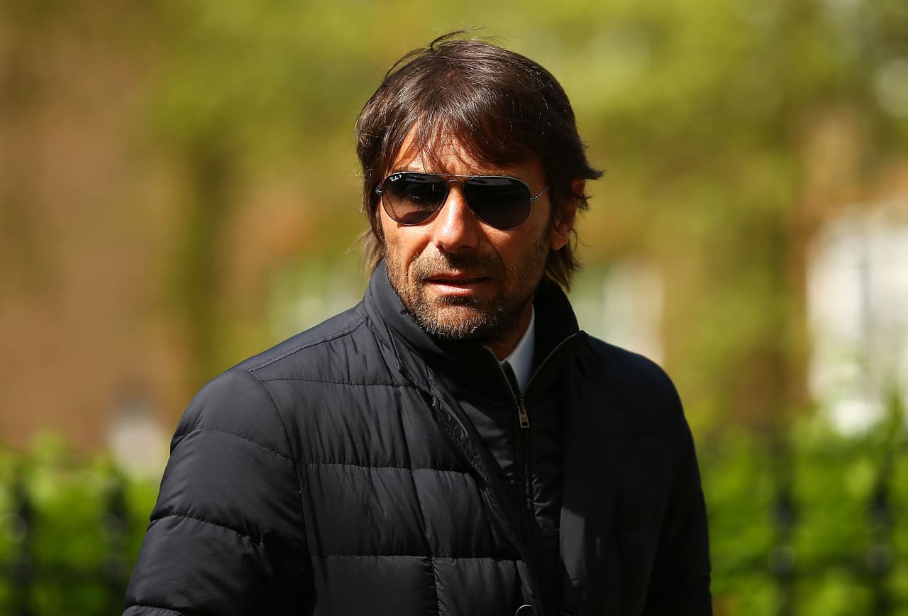 El técnico Antonio Conte está muy cerca de llegar a Nápoles, según su presidente, que afirmó que es muy amigo del estratega italiano.