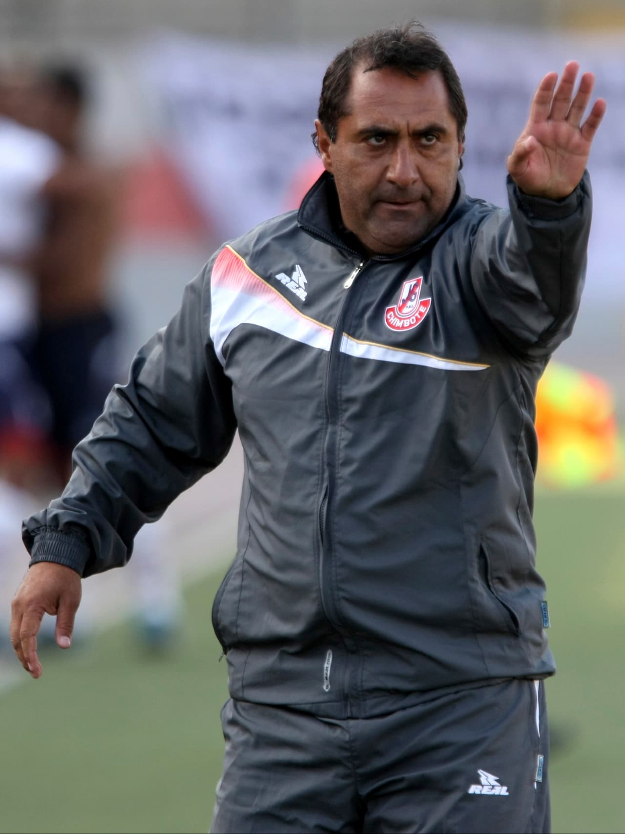 Pero no todo han sido malas noticias para él. Un grupo de técnicos argentinos amigos suyos, han quedado en una reunión para el 21 de febrero donde analizarán como ayudar al popular ‘Negro’. Las aficiones de River Plate y Newell´s también han aportado lo suyo, igual que Boca Juniors. Y desde México, Cruz Azul le ha apoyado económicamente. Ahora mismo, Zamora sólo piensa en liquidar la cuenta y volver a su natal Argentina.