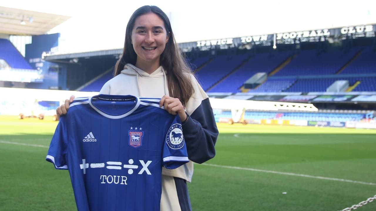 Silvana Flores ficha con Ipswich Town de Inglaterra