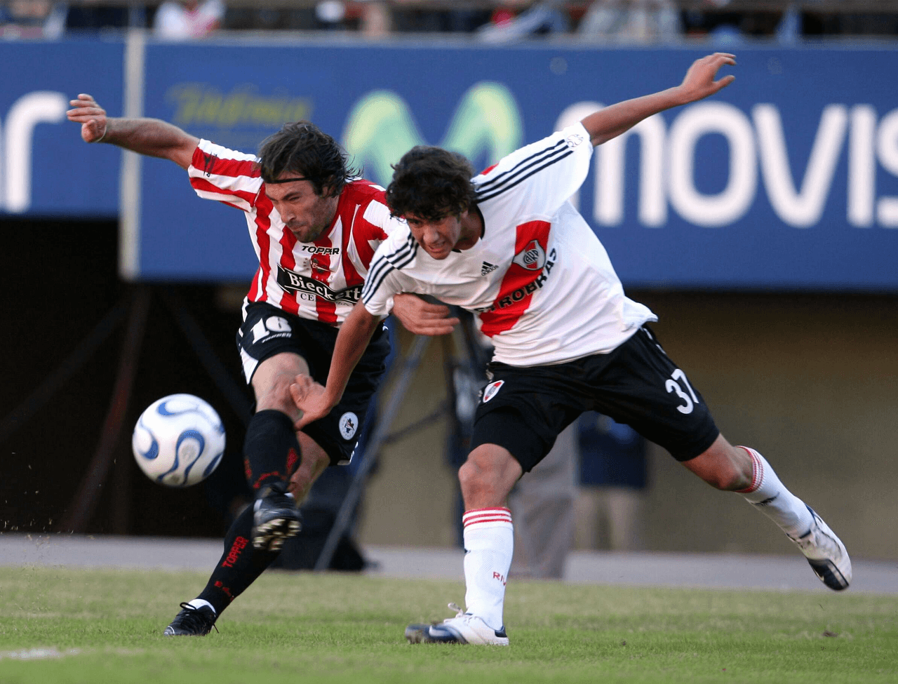 Mateo Musacchio, hace su debut en el River Plate con tan solo 16 años, 3 meses y 14 días, fue nombrado el jugador más joven en hacer su debut con ‘Los Millonarios’.