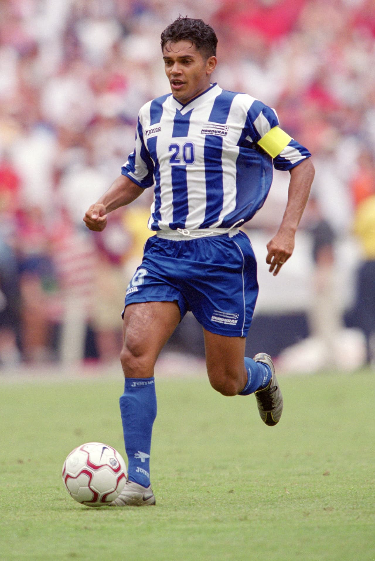 Amado Guevara - Mediocampista: también pudo jugar el Mundial de Sudáfrica 2010 con la 'H. Además, fue el MVP de la Copa América de Colombia 2011. Jugó para el Real Valladolid de España, Toros Neza, Zacatepec (México), Saprissa (Costa Rica), MetroStar, New York Red Bulls, Chivas USA y Toronto F.C. en la MLS. EN Honduras lo hizo con C.D. Motagua y C.D. Marathón.