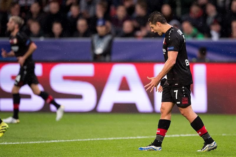 'Chicharito' estuvo cerca de anotarle un gol al Tottenham, pero Hugo Lloris se lo impidió al sacar el balón en la linea. Ese tanto pudo haberle dado la primer victoria al Bayer Leverkusen en esta Champions.