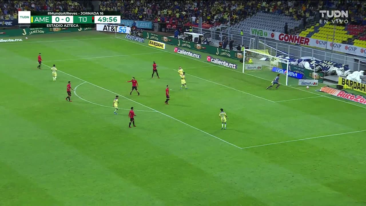 ¡TIRO ATAJADO! disparo por Richard Sánchez.