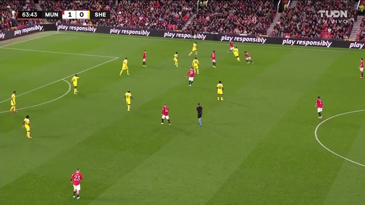 ¡GOL!  anota para Manchester United. Marcus Rashford