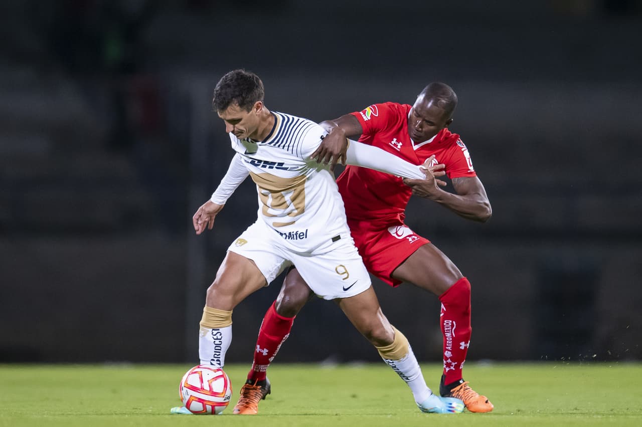 Pumas UNAM empata ante Deportivo Toluca en el Estadio de Ciudad Universitaria dentro de la Copa Sky y con los goles de Carlos González y Juan Dinenno se anota por primera vez en el torneo de pretemporada.