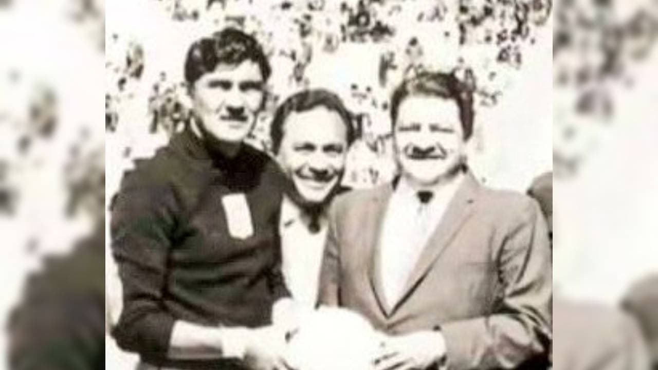 El compositor de ‘El Rey’ fue arquero en el máximo circuito del futbol mexicano. Jugó a los trece años en el Oviedo y posteriormente en el Marte.