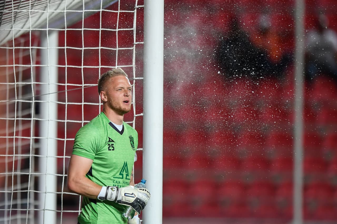 Así se preparaba el guardameta de la Fiera, William Yarbrough, previo al arranque del pratido.