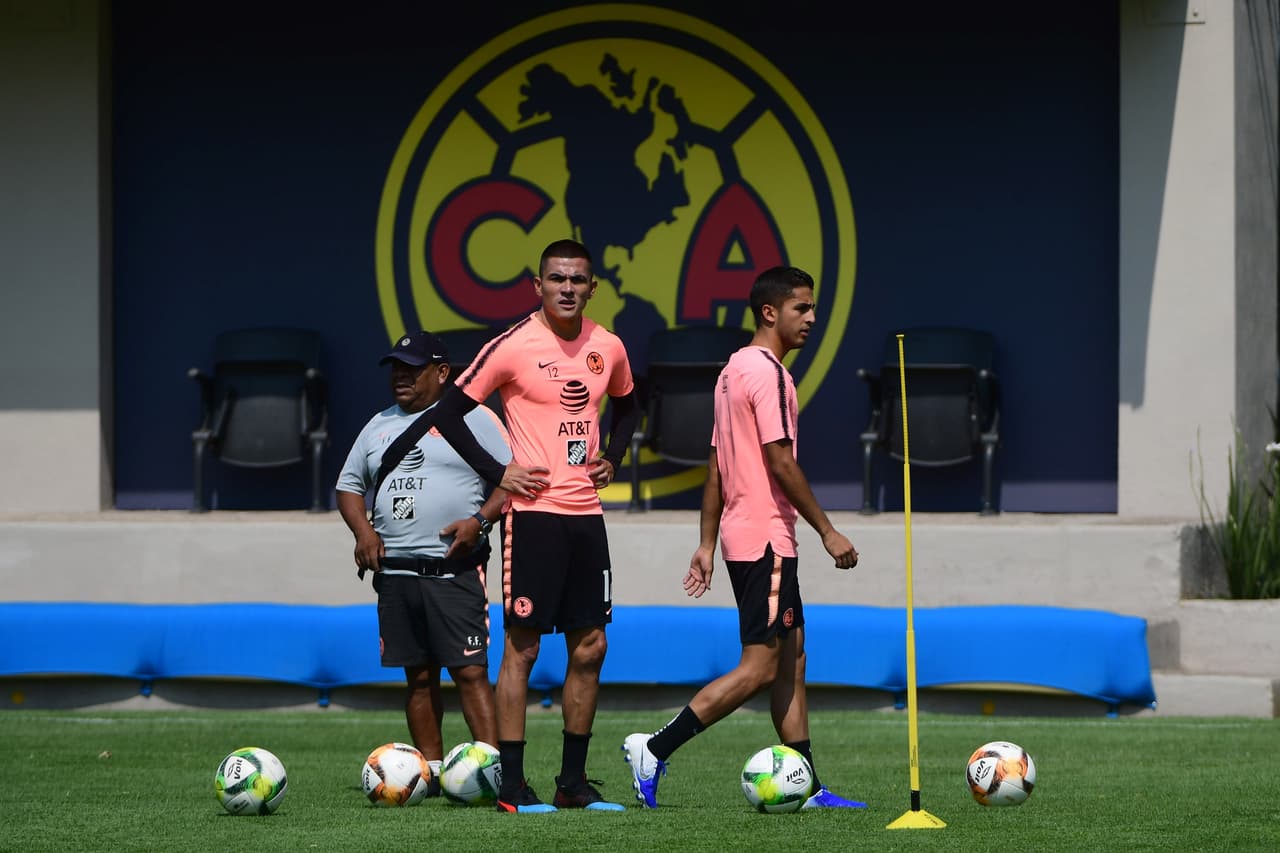 América confirmó la baja de Nicolás Benedetti y las lesiones de Nicolás Castillo y Oribe Peralta, pero sigue la evolución de Jérémy Menez y Roger Martínez que volvieron a la actividad en la Liga MX tras sus lesiones.