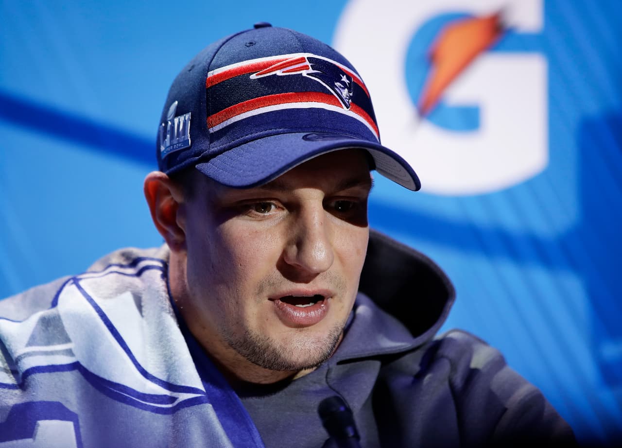 Rob Gronkowski, estelar ala cerrada de los New England Patriots en su intercambio con la prensa.