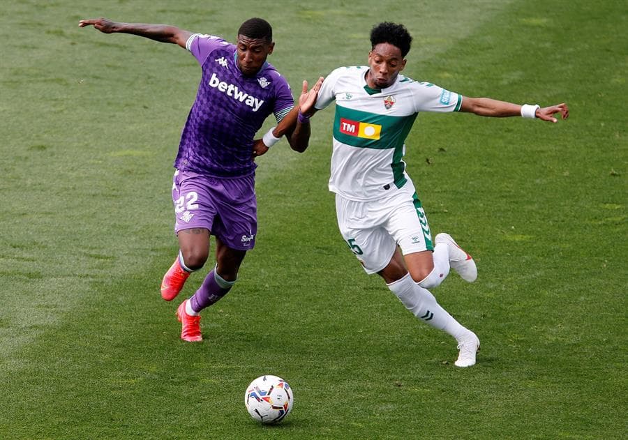 Real Betis empata con el Elche 1-1. Los verdiblancos abrieron el marcador con penal cobrado de Borja Iglesias, pero Pere Milla, al minuto 36, se encargó de igualar el marcador durante la Jornada 29 de LaLiga. Los mexicanos Diego Lainez y Andrés Guardado no tuvieron participación en el encuentro.