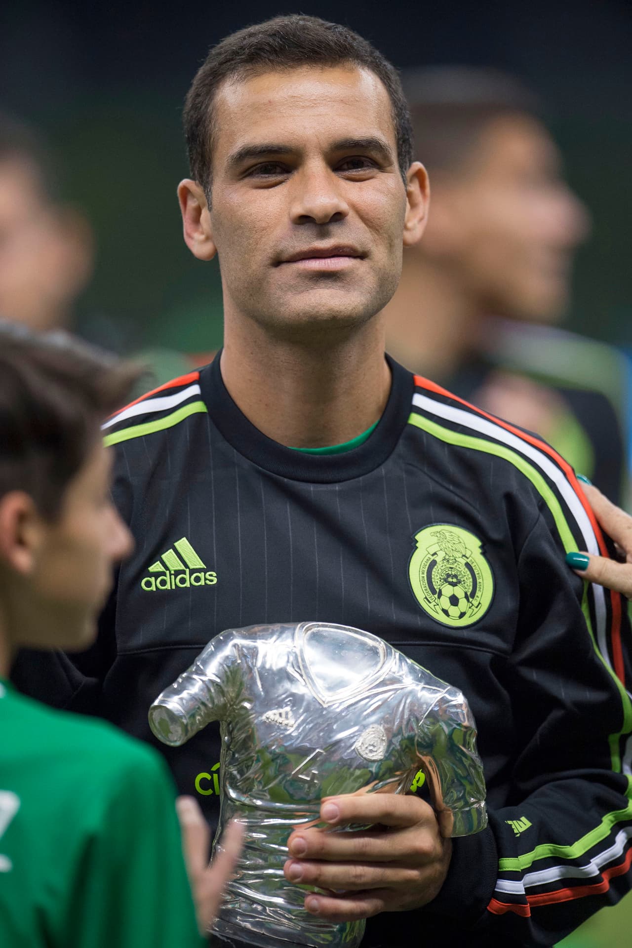 Antes del partido se le realizó un homenaje a Rafa Márquez tras cumplir 20 años con la Selección Mexicana.