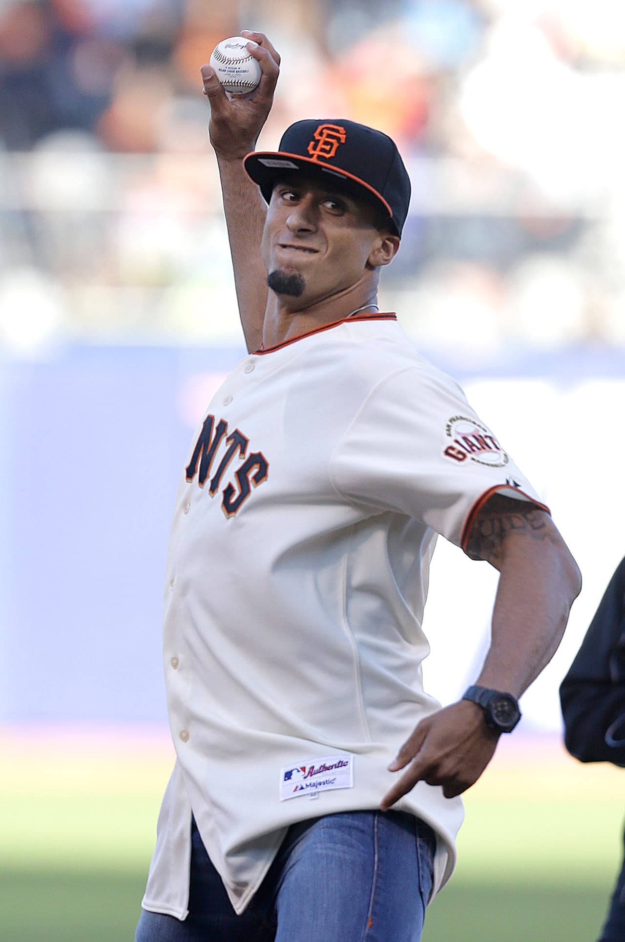 <b>Colin Kaepernick | QB ex San Francisco 49ers</b>
<br>
<br>
<b>Draft de béisbol:</b> Fue seleccionado por los Chicago Cubs en la ronda 43 como pitcher en el 2009.
<br>
<br>
<b>Draft de la NFL:</b> Kaepernick fue una selección de segunda ronda (36 general) de los San Francisco 49ers en el Draft 2011. Hoy en día lleva año y medio fuera de competencia.
<br>
<br>
<b>Recuento:</b> En la preparatoria, Kaepernick era mejor lanzador de béisbol que mariscal de campo de fútbol americano en Turlock, California, pero le gustaba más el football y recibió una beca de Nevada (irónicamente, la oferta vino después de que un asistente del Wolf Pack lo viera protagonizar un juego de
<i>basquetbol</i>). No jugó al béisbol en Nevada, pero aún fue seleccionado en el '09, cuando era un estudiante universitario. Está borrado de la NFL desde 2016.