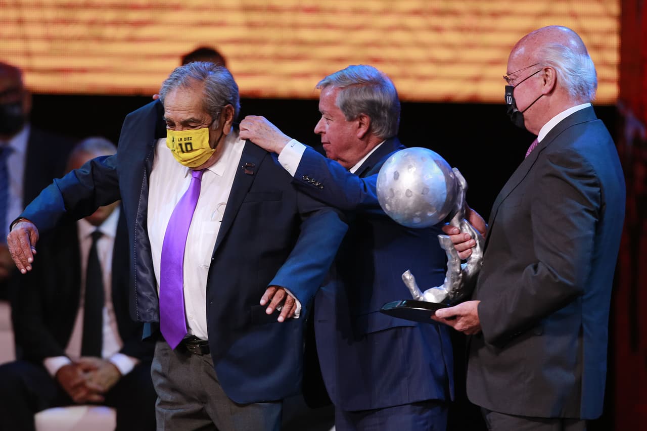 Ronaldinho fue la gran figura de la ceremonia de investidura al Salón de la Fama de la décima generación, en donde los grandes ausentes fueron Raúl González, Roberto Carlos, Fabio Cannavaro y Pia Sundhage.