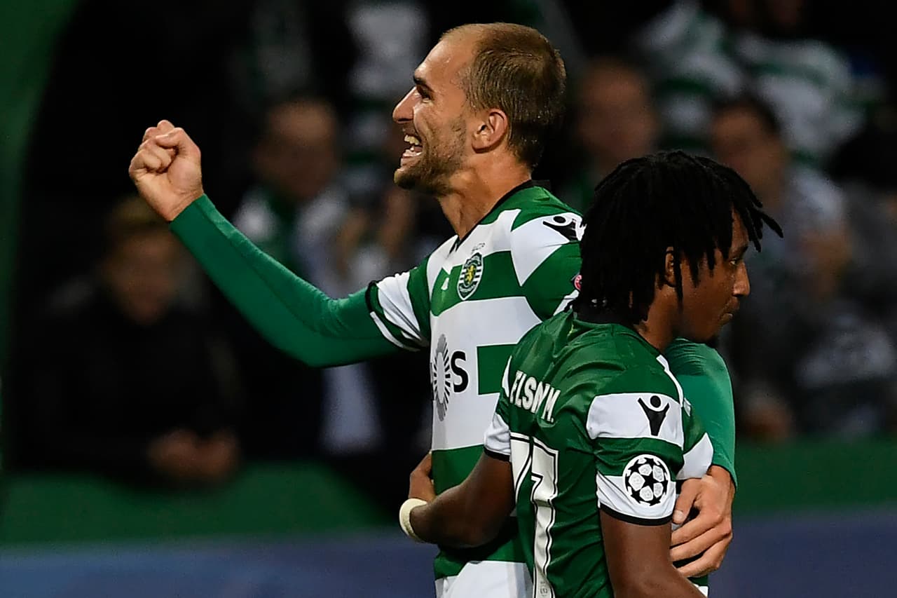 Sporting quedó a un punto de Juventus y aunque en su última fecha tendrá que buscar una victoria de visitante contra Barcelona y esperar que pierda Juventus, al menos por ahora aseguró Europa League.