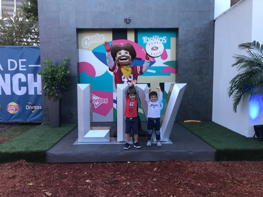 Los aficionados a la NFL pueden disfrutar un espacio para ellos antes del Super Bowl LIV entre San Francisco y Kansas City.