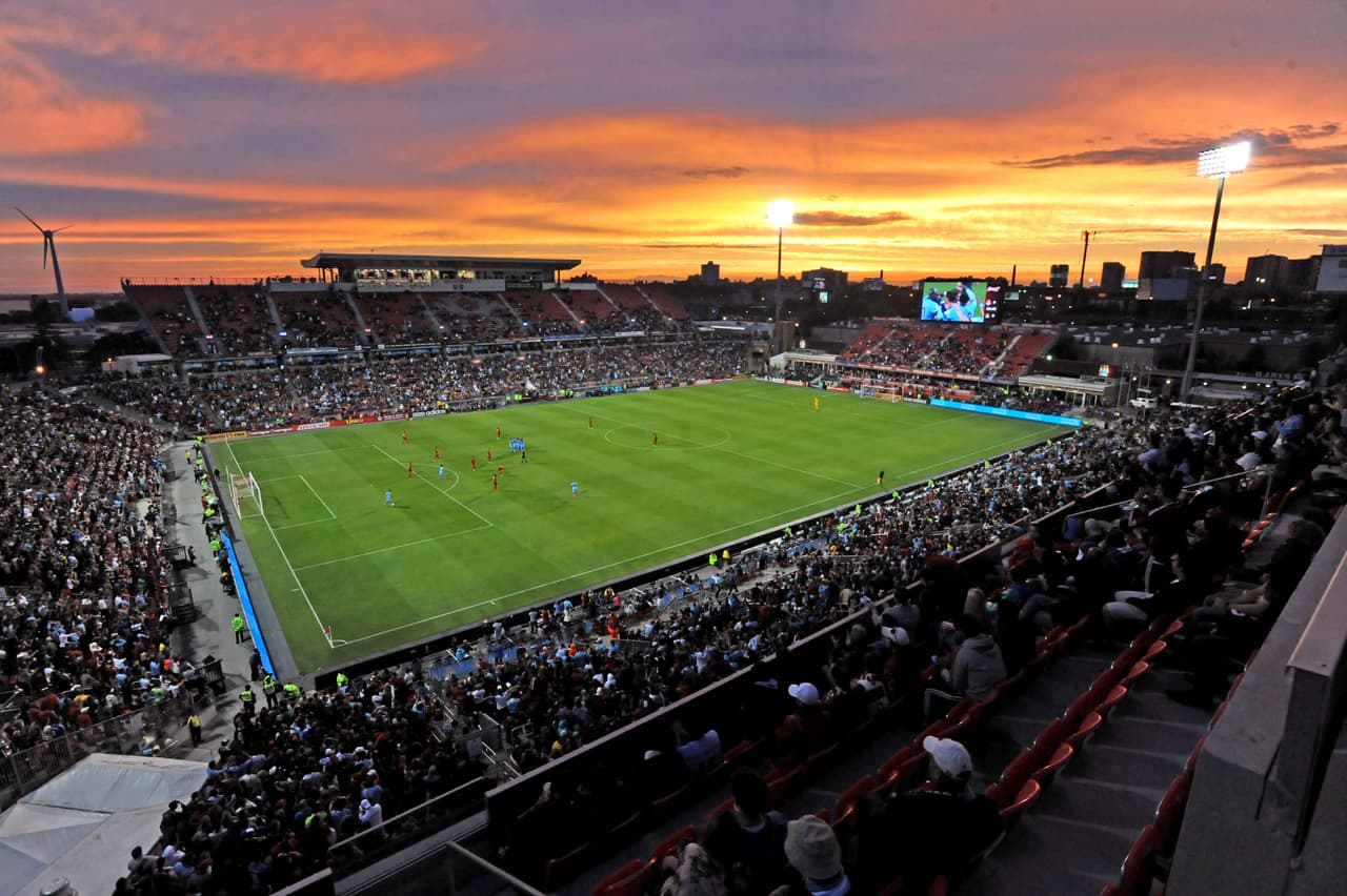 Toronto FC - BMO Field: El bonito estadio ubicado en el Centro de Exhibiciones de Toronto, tendrá la adición de un techo sobre una de los laterales para esta campaña. El proyecto estará terminado en mayo, por lo que TFC jugará de visitante las primeras ocho jornadas.