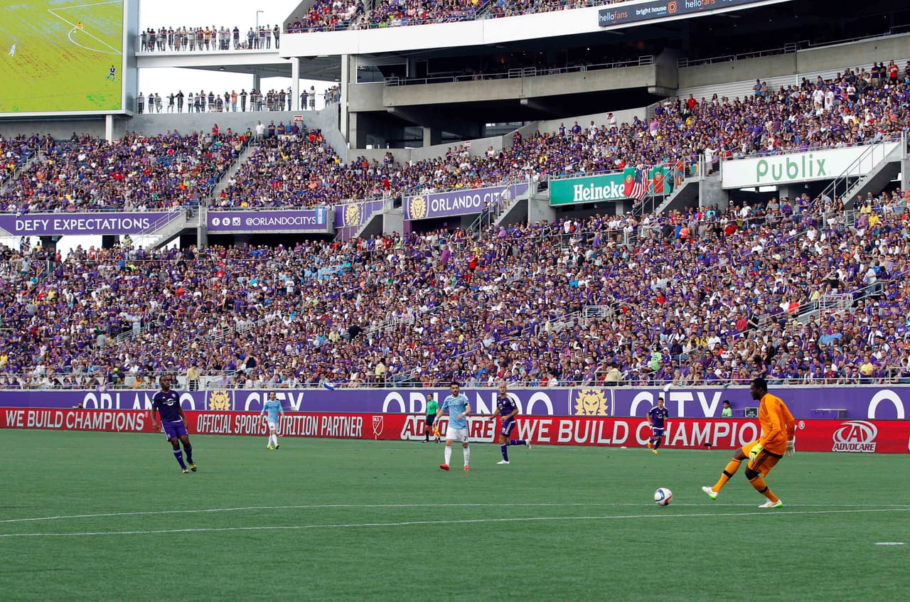 Orlando City - Citrus Bowl: Con su futura casa en construcción en el centro de Orlando y listo para el 2017, los Leones son locales por otro año en el Citrus Bowl. La capacidad máxima para partidos de MLS es de 25.000 espectadores, pero para su primer partido lo llenaron 62.510 fanáticos.