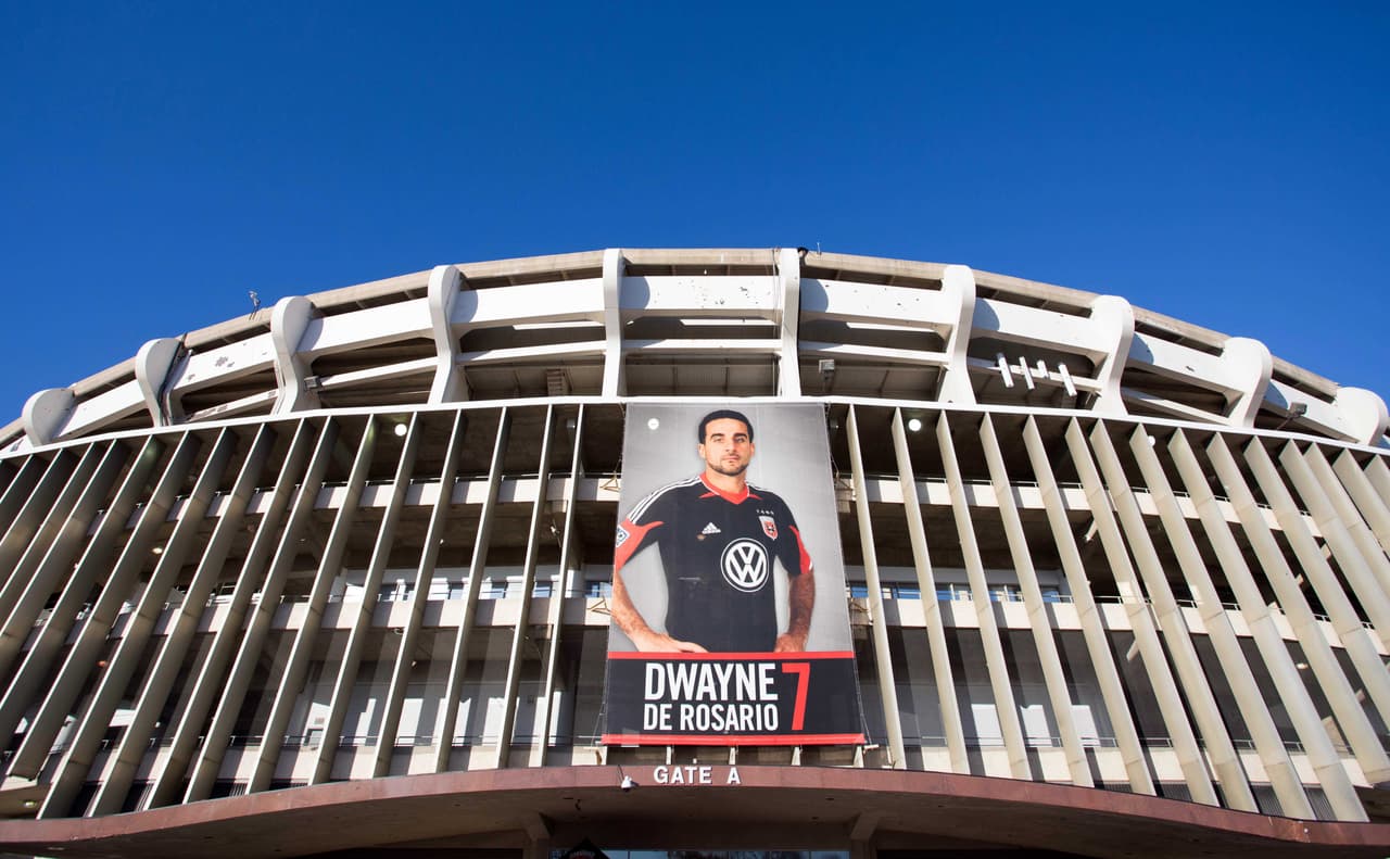 DC United - RFK Stadium. Con su estadio en Buzzard Point aprobado, DC United juega sus últimas temporadas en el ya anticuado RFK Stadium. El césped del campo de juego es natural y la capacidad máxima para un partido de MLS es de 45.596 aficiones