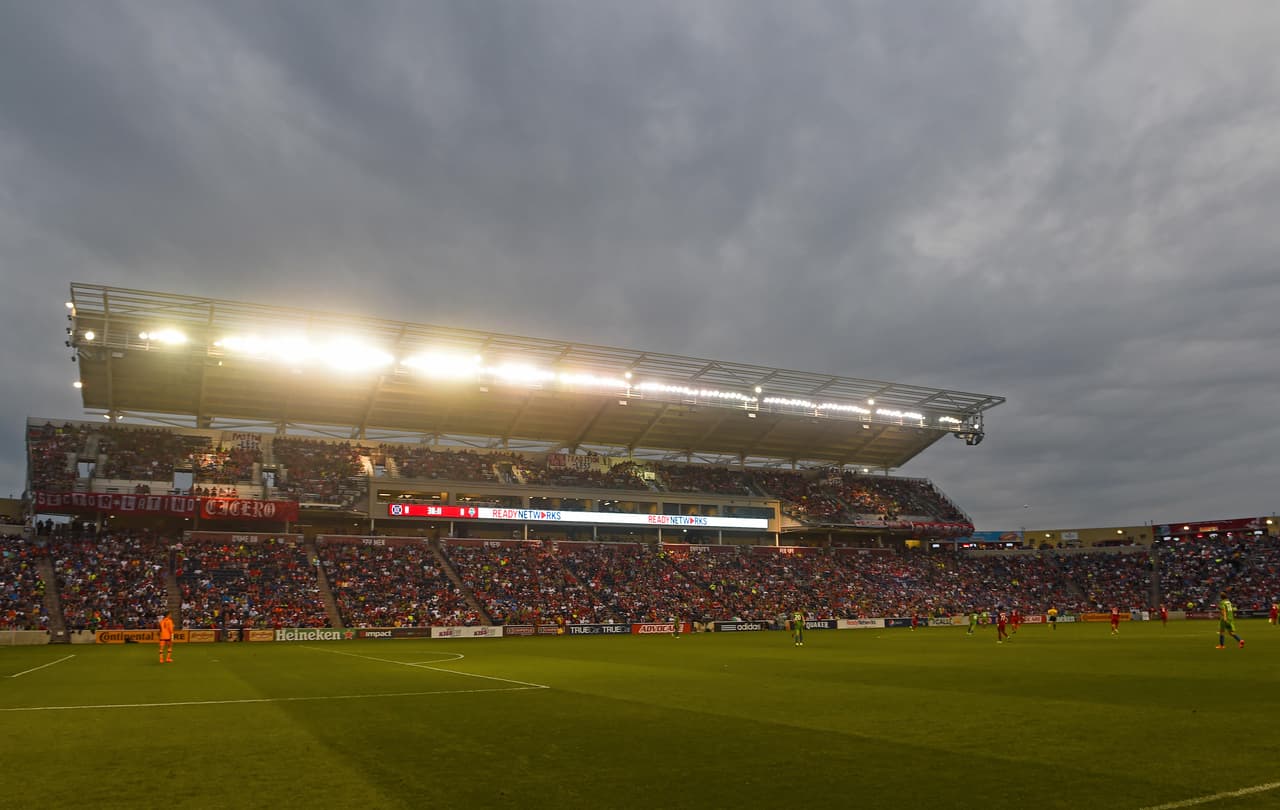 Chicago Fire - Toyota Park: Cuenta césped natural y con capacidad para 20 mil espectadores fue inaugurado en 2006. El Toyota Park costó $102 millones y fue financiado 100% con fondos públicos de la ciudad de Bridgeview, en Illinois.