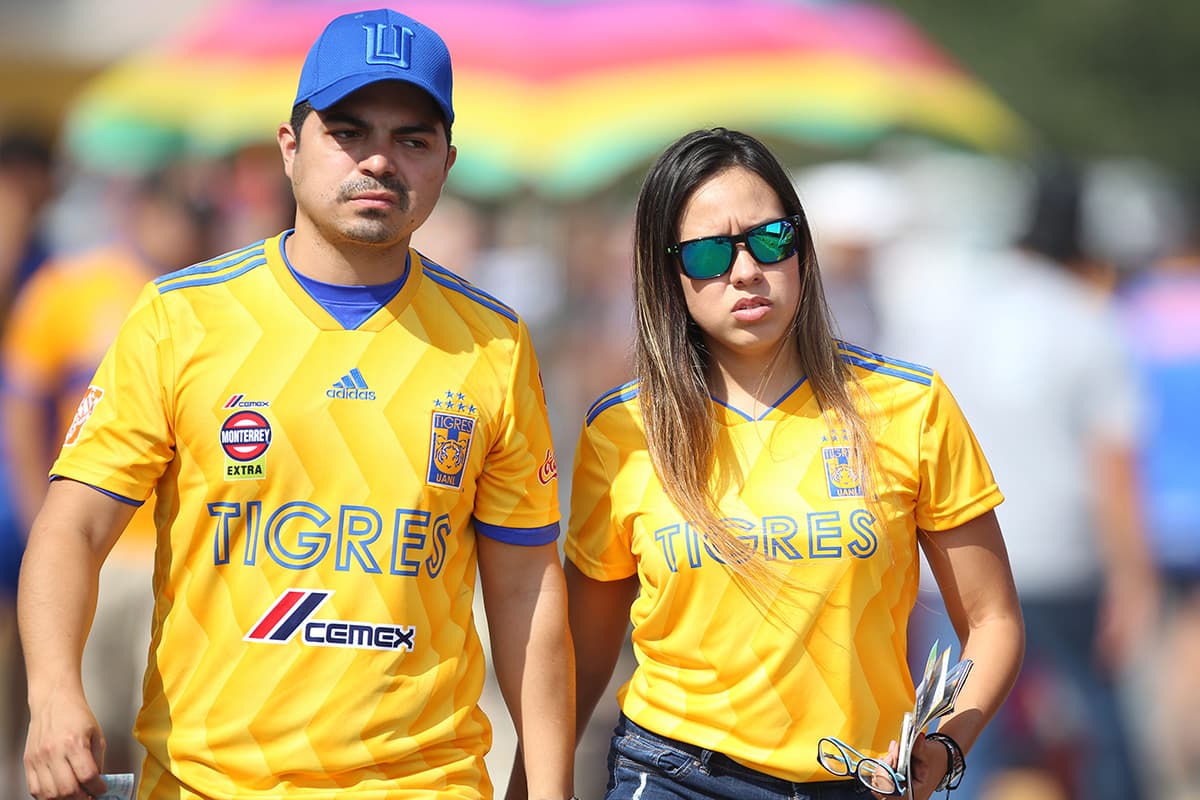 Fanáticos de Tigres UANL en las afueras del Estadio Universitario previo al juego contra Xolos de Tijuana por la jornada 2 del Apertura 2018.