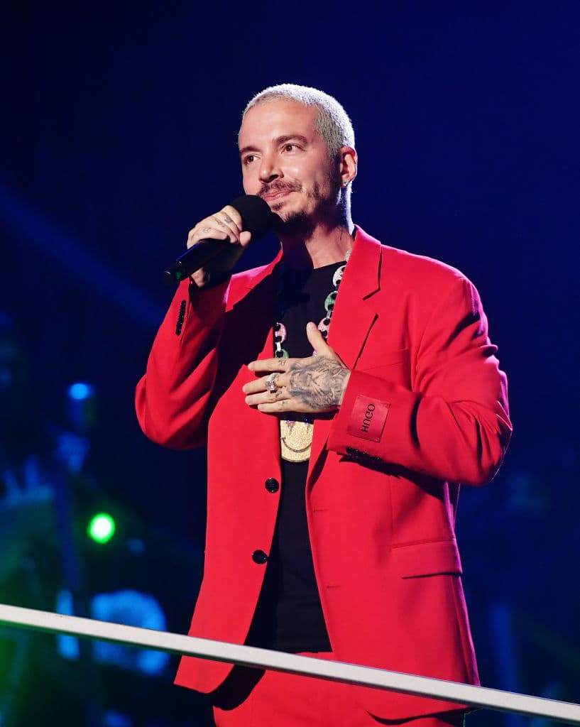 El cantante solo posteó un video en sus videos donde sale feliz en un cuarto infantil con tiernas figuras y colores.
<br>