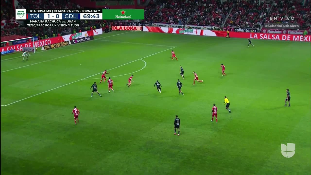 ¡GOOOL! Hugo Camberos anota para Guadalajara.