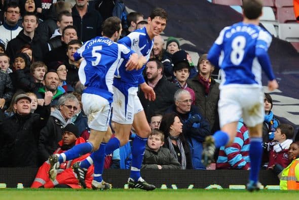 Pero un atacante serbio sorprendió a los aficionados y jugadores locales.