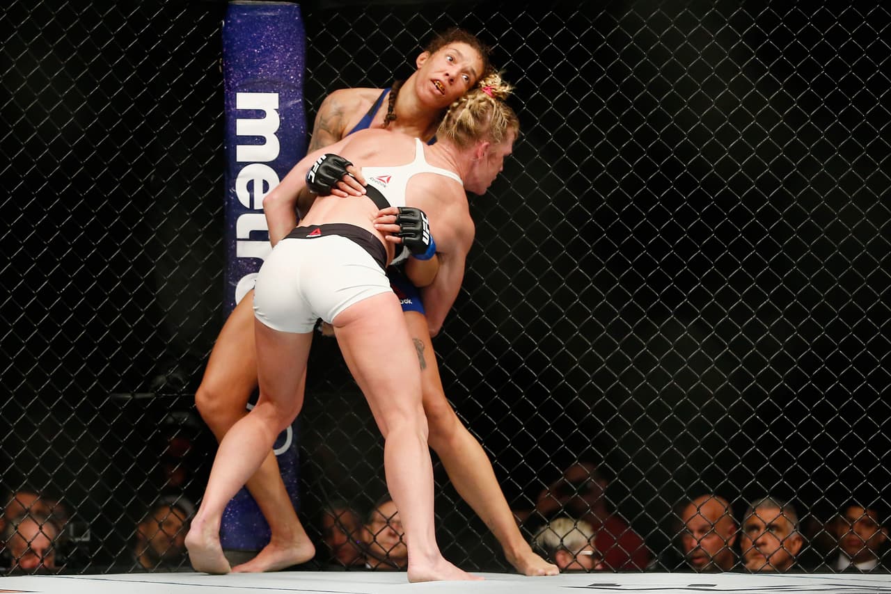 Germaine de Randamie hizo historia al proclamarse como campeona pluma y Anderson Silva volvió al triunfo tras cinco años.