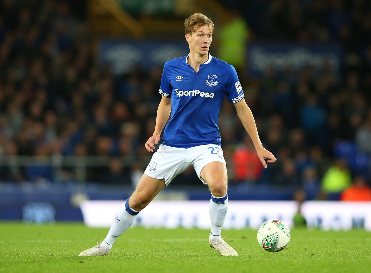 El mediocampista inglés Kieran Dowell, del Everton, podría salir en préstamo al Rangers de Escocia.