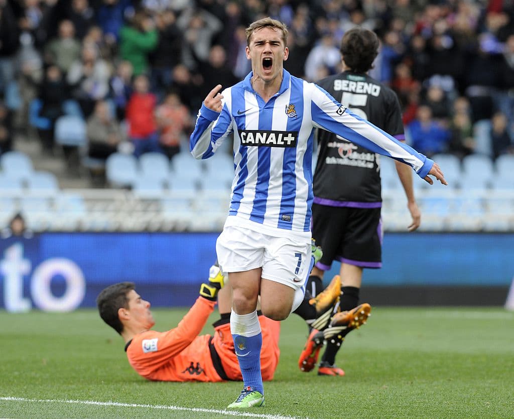 Mientras en Francia le rechazaban, en España la Real Sociedad le abrió sus puertas cuando tan solo tenía 13 años. Desde ahí hasta los 18 pasó por las categorías inferiores del club donostiarra, para luego ocupar un sitio en el primer equipo. Con los txuri-urdin llegó a disputar 202 partidos y marcar 53 goles, ganando una liga de Segunda División en la 2009/2010.