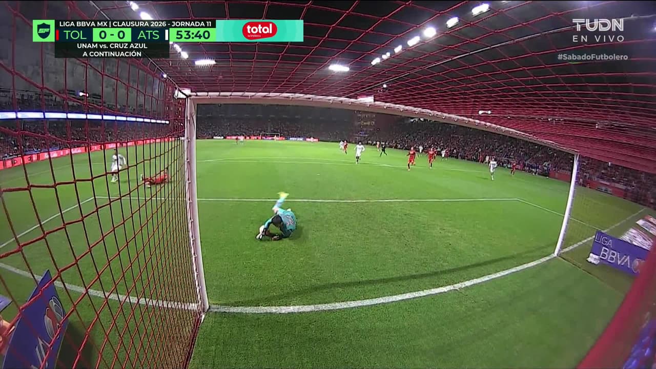 ¡TIRO ATAJADO! disparo por Diego González.