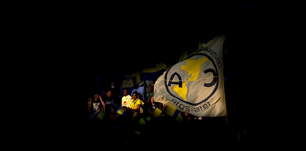 La afición siguió apoyando a sus equipos en un gran ambiente en el Estadio Azteca.