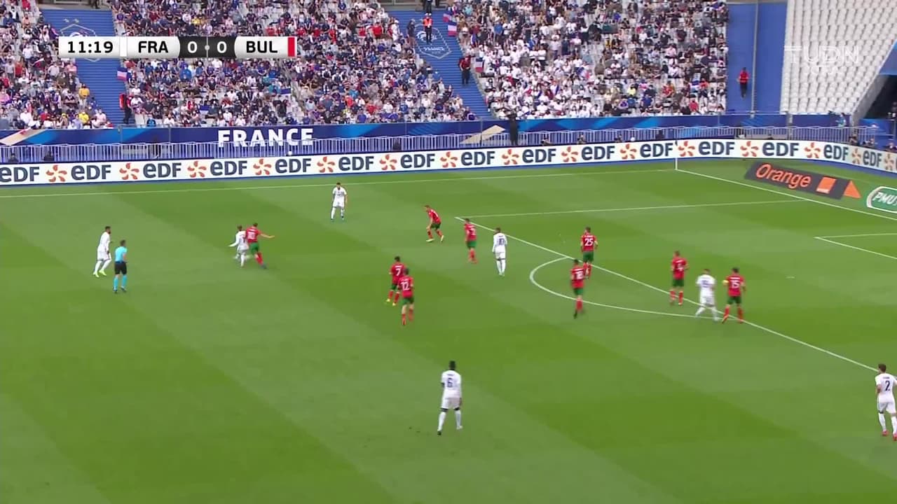 ¡TIRO ATAJADO! disparo por Kylian Mbappe-Lottin.