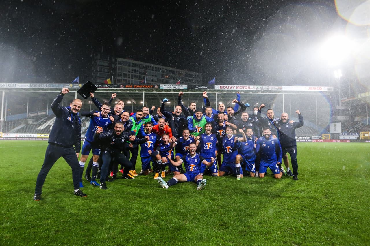 Lech Poznan venció 1-2 visitando al Charleroi.