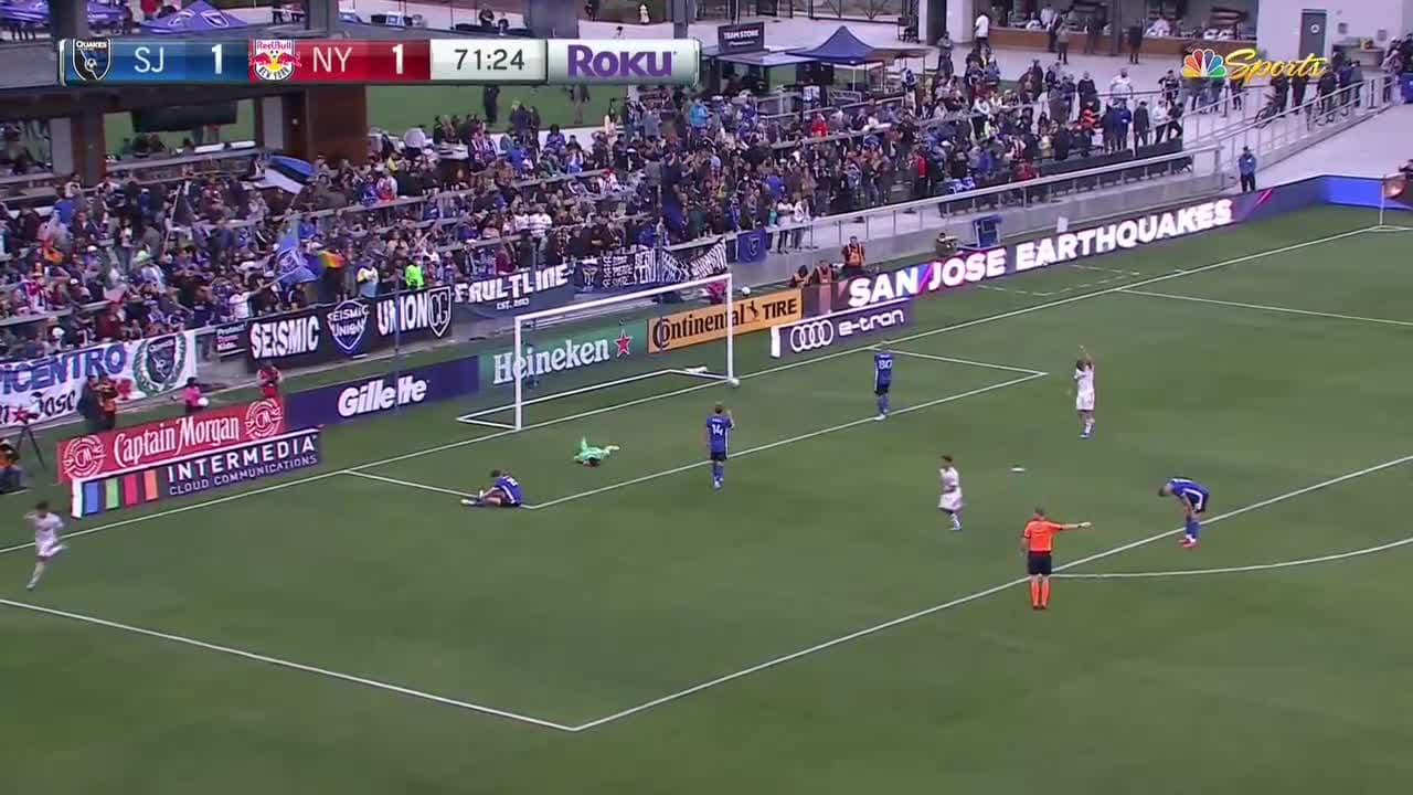 Con ‘ayuda’ del portero, Fernández devuelve la ventaja a los Red Bulls