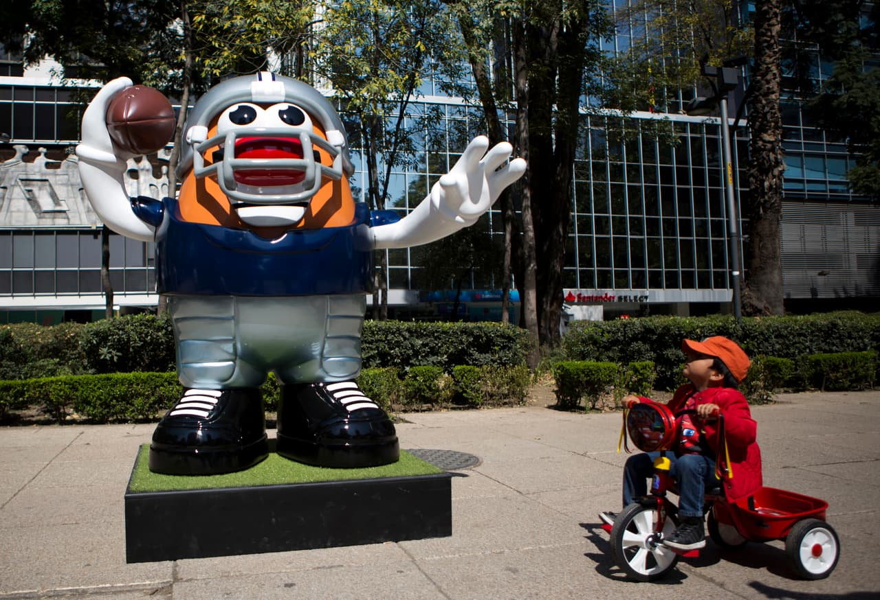 La NFL tiene preparada toda la fiesta del partido entre New England Patriots y Oakland Raiders en la capital de México y por eso los 'Pats' realizan una preparación física exigente para estar a punto.