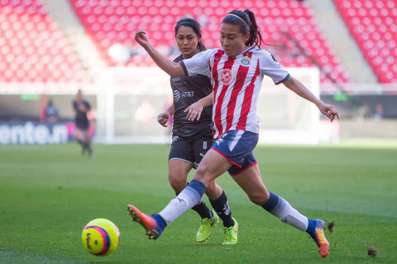 Las campeonas del fútbol mexicano femenil se impusieron 2-0 ante Monterrey.